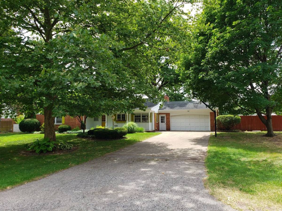 House for rent at 1634 N Bonny Bruce Dr, Stevensville, MI 49127