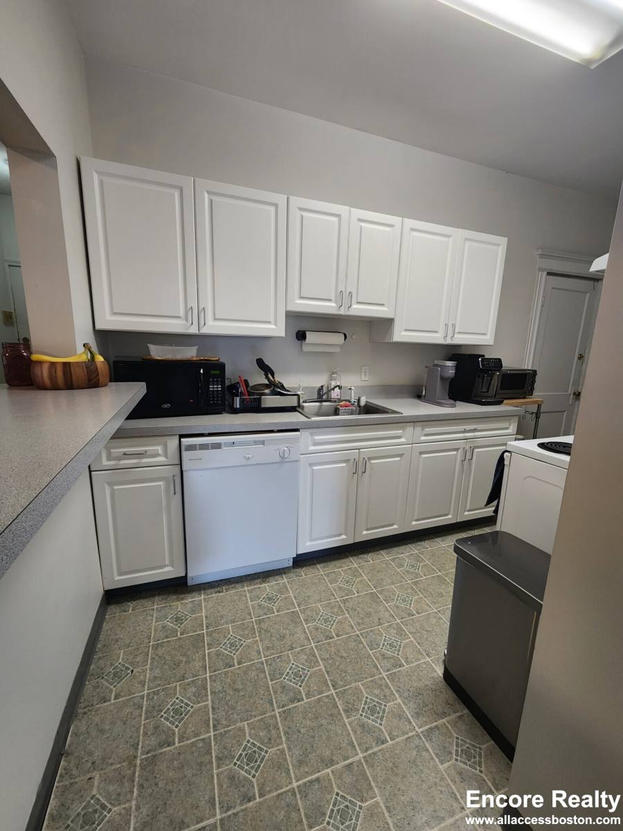 Apartment for rent at 11 Stearns Rd #4, Brookline, MA 02446