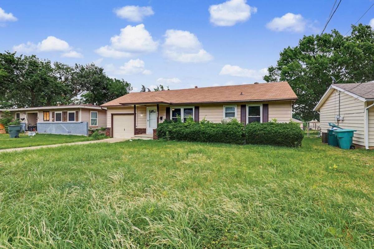 House for rent at 2407 N Shannon St, Sherman, TX 75092