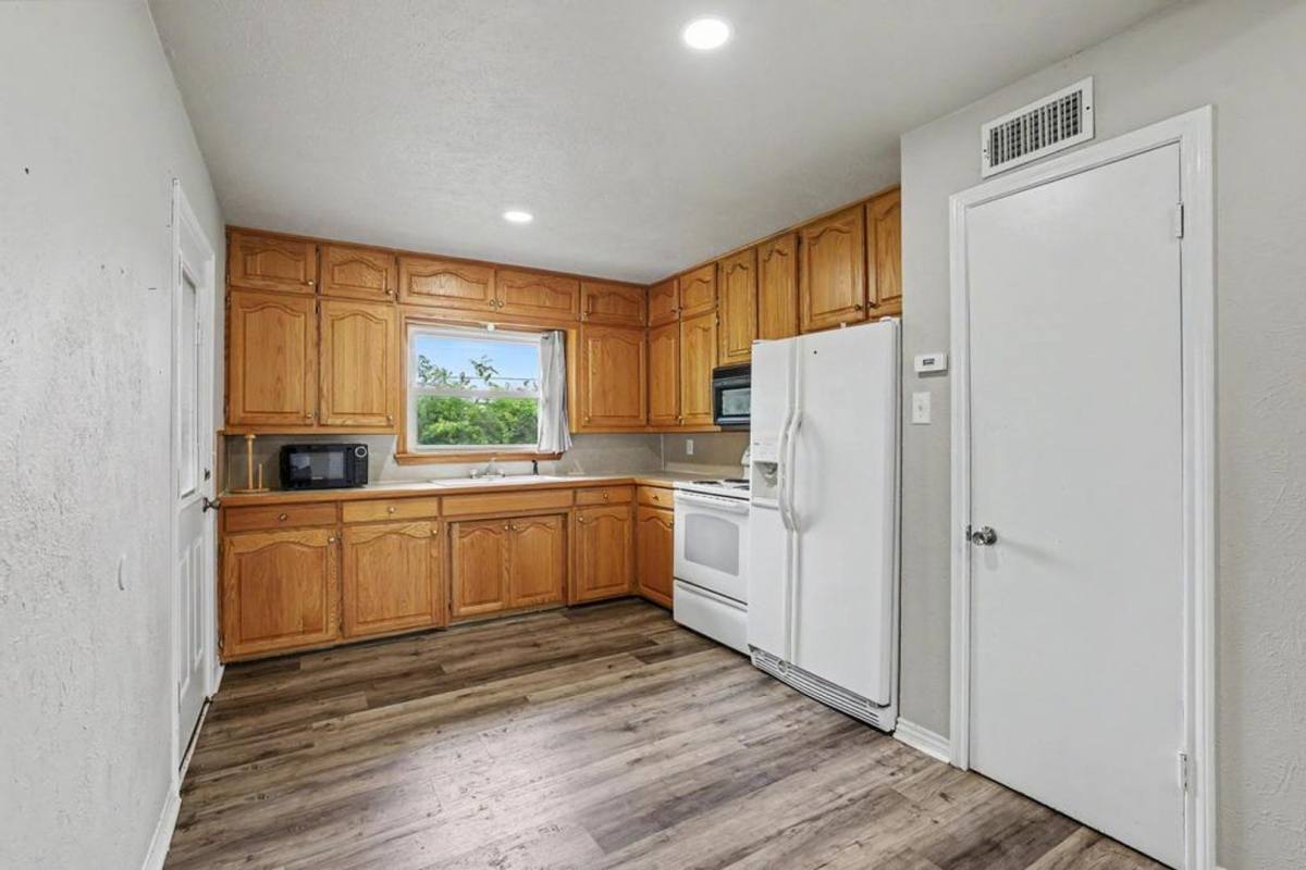 House for rent at 2407 N Shannon St, Sherman, TX 75092