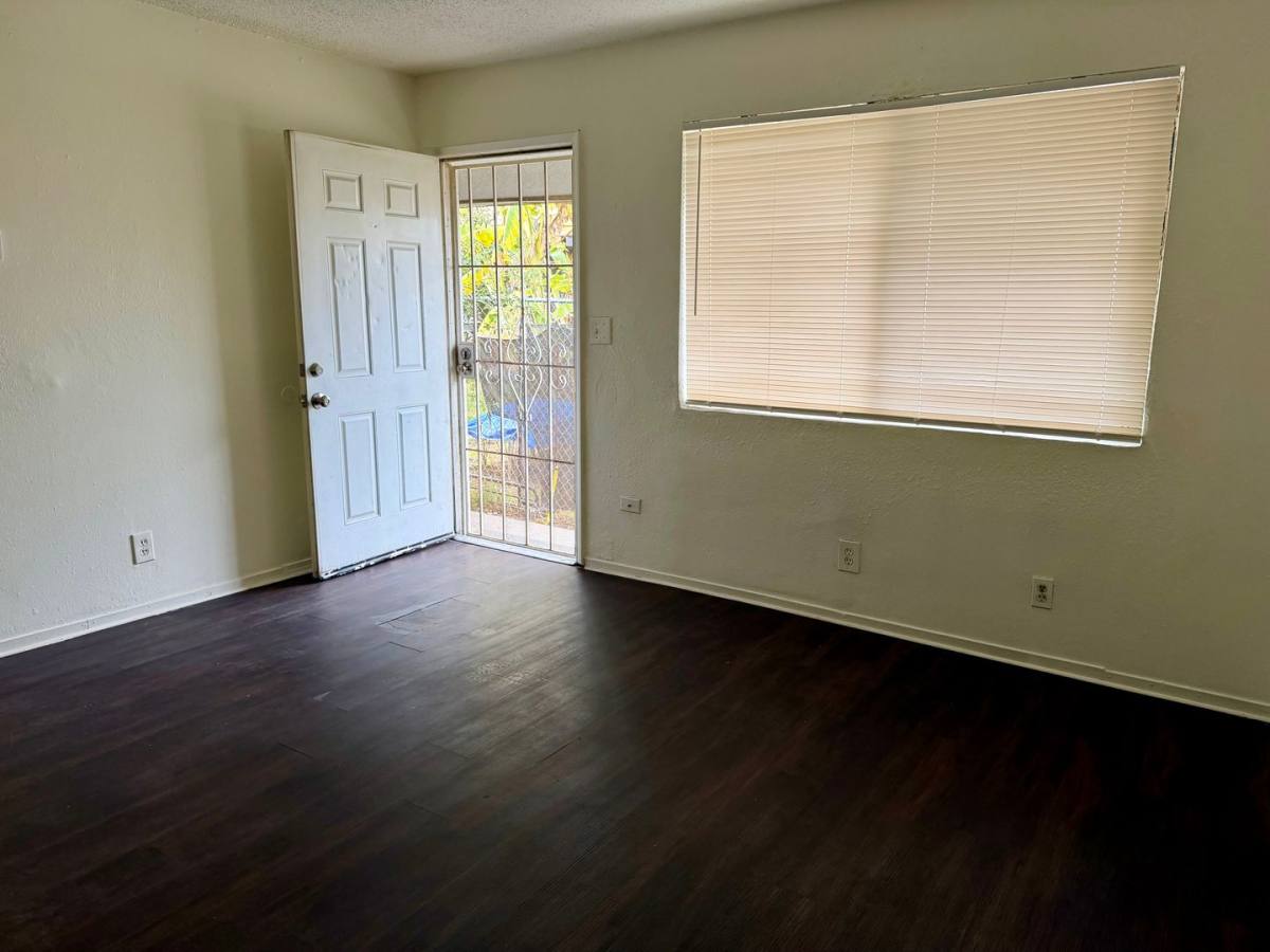 Apartment for rent at 489 S Backer, Fresno, CA 93702