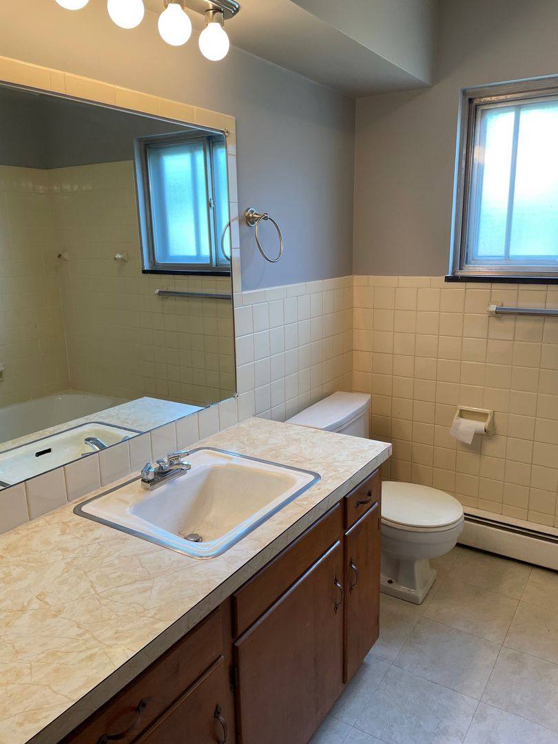 Apartment for rent at 221 Robinhood Lane, Bloomington, IL 61701