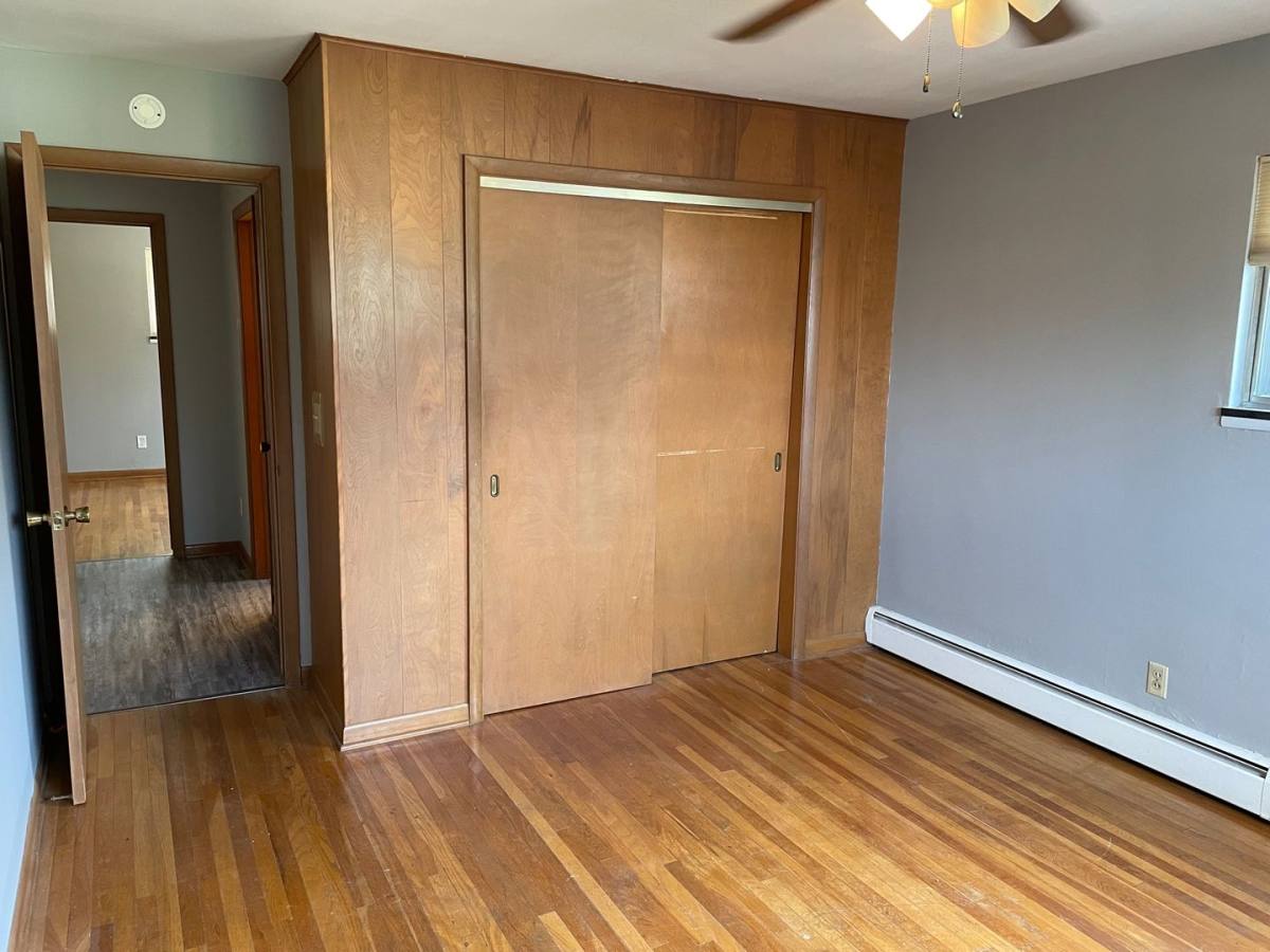 Apartment for rent at 221 Robinhood Lane, Bloomington, IL 61701