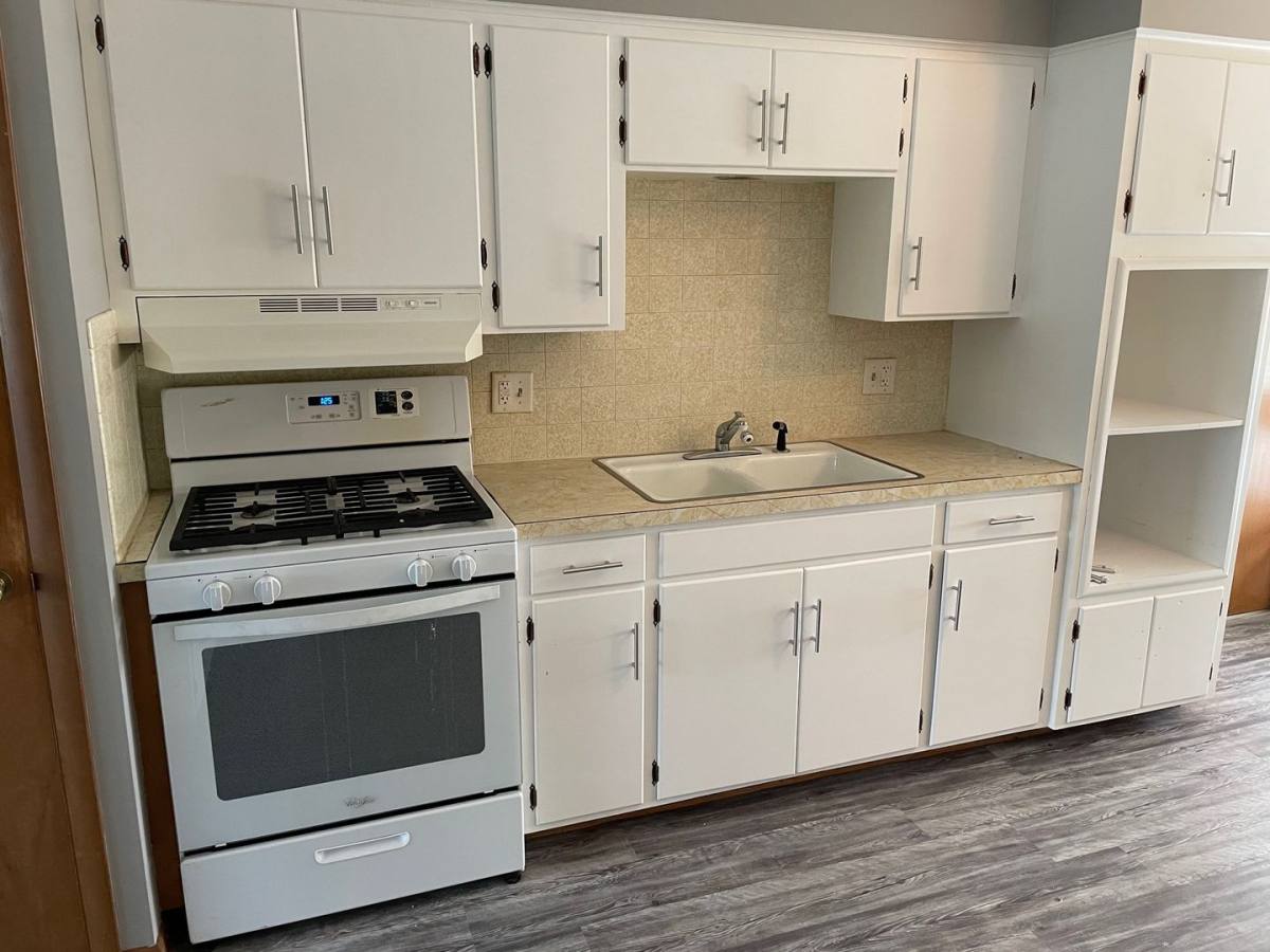 Apartment for rent at 221 Robinhood Lane, Bloomington, IL 61701
