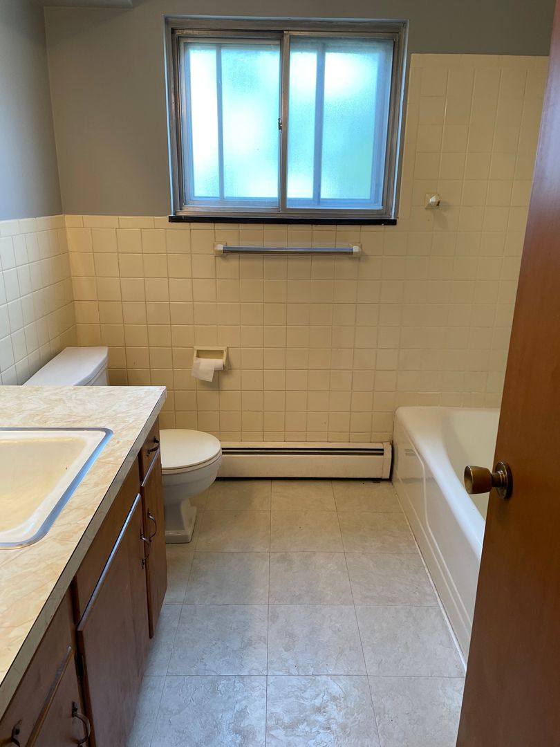 Apartment for rent at 221 Robinhood Lane, Bloomington, IL 61701