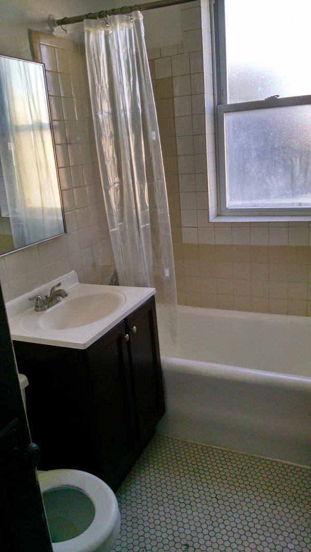Apartment for rent at 4850 W Henderson #1N, Chicago, IL 60641