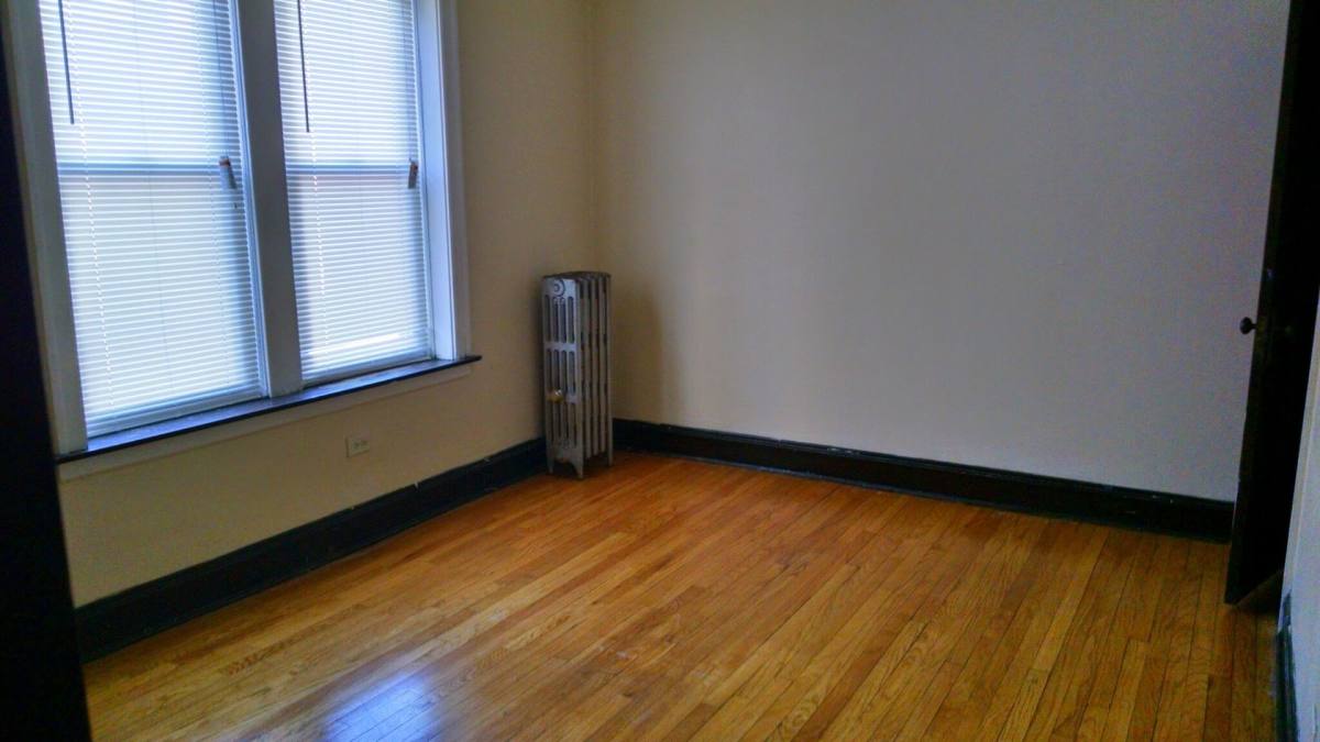 Apartment for rent at 4850 W Henderson #1N, Chicago, IL 60641