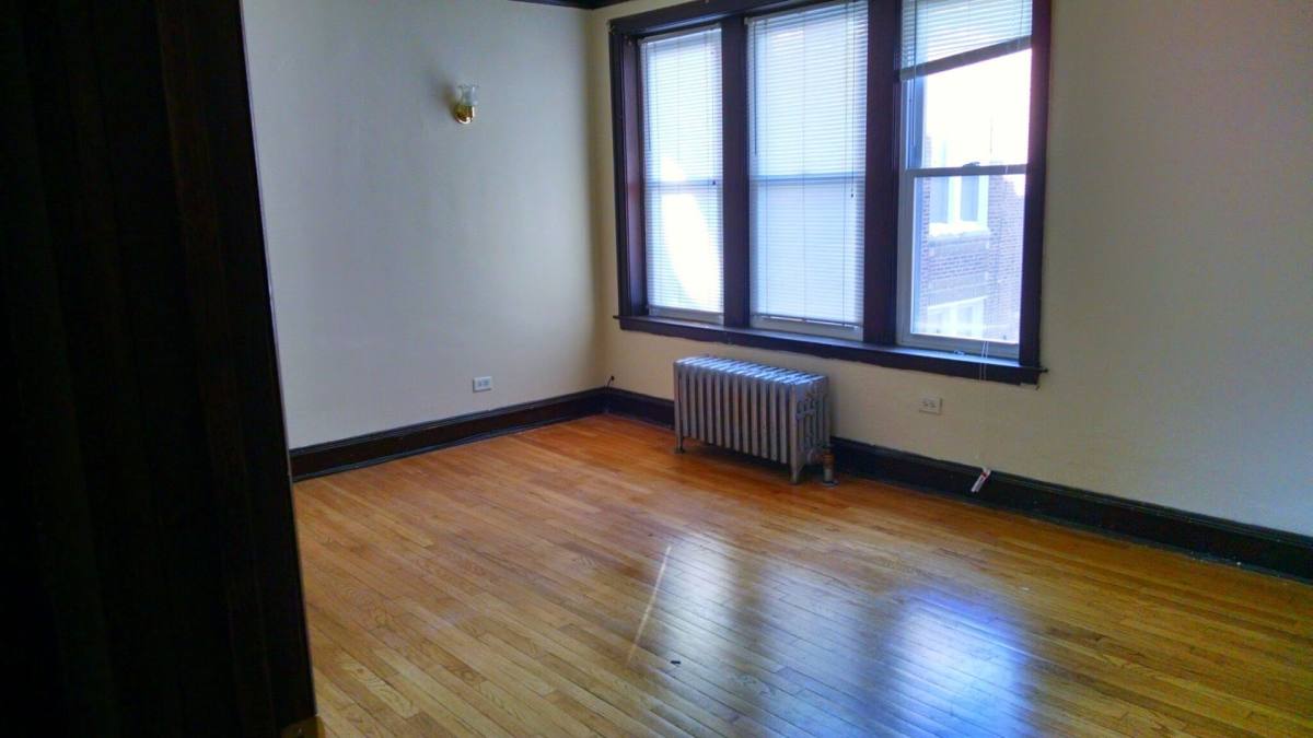 Apartment for rent at 4850 W Henderson #1N, Chicago, IL 60641