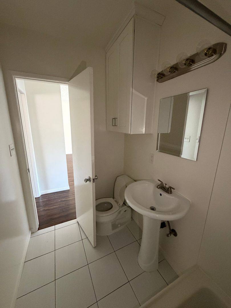 Apartment for rent at 213 Mira Mar, Long Beach, CA 90803