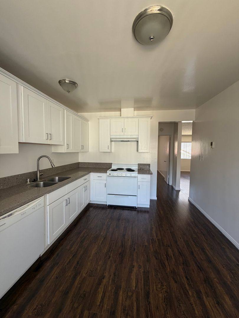 Apartment for rent at 213 Mira Mar, Long Beach, CA 90803