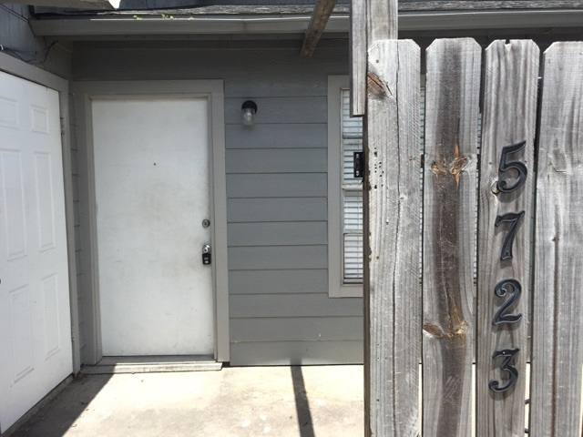 Townhouse for rent at 5723 Crestmore Dr, Corpus Christi, TX 78415