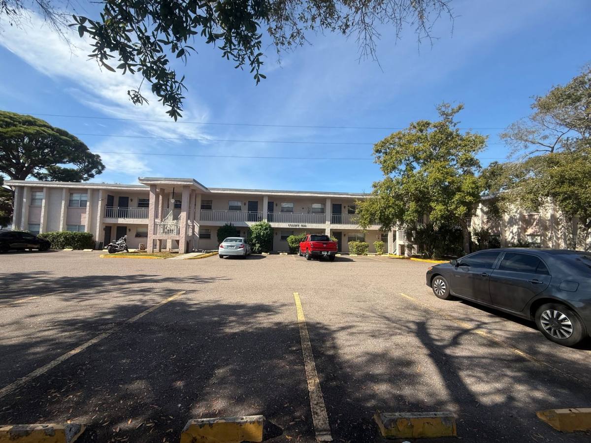 Apartment for rent at 900 70th St N, Saint Petersburg, FL 33710
