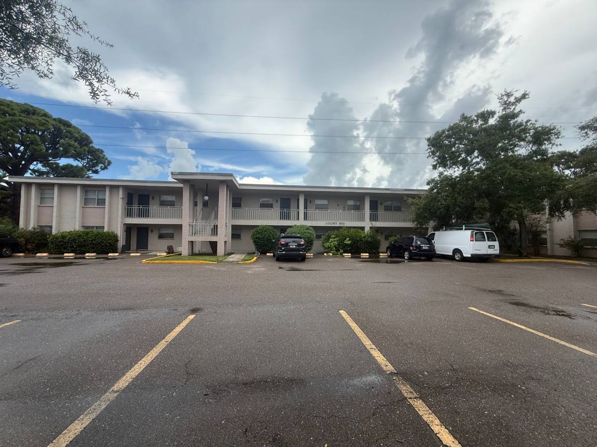 Apartment for rent at 900 70th St N, Saint Petersburg, FL 33710