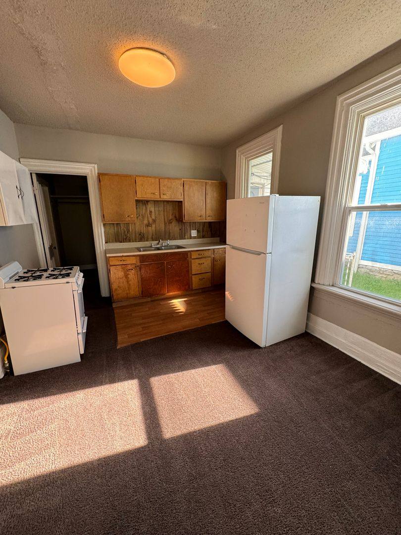Apartment for rent at 610 W Creighton Ave, Fort Wayne, IN 46807