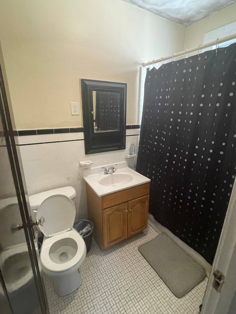 Apartment for rent at 2954 N Kolmar #2, Chicago, IL 60641