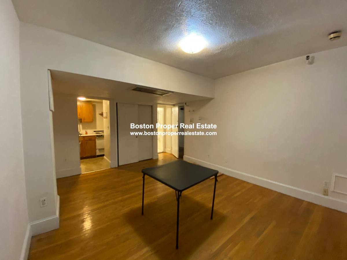 Apartment for rent at 289 Newbury #1, Boston, MA 02115