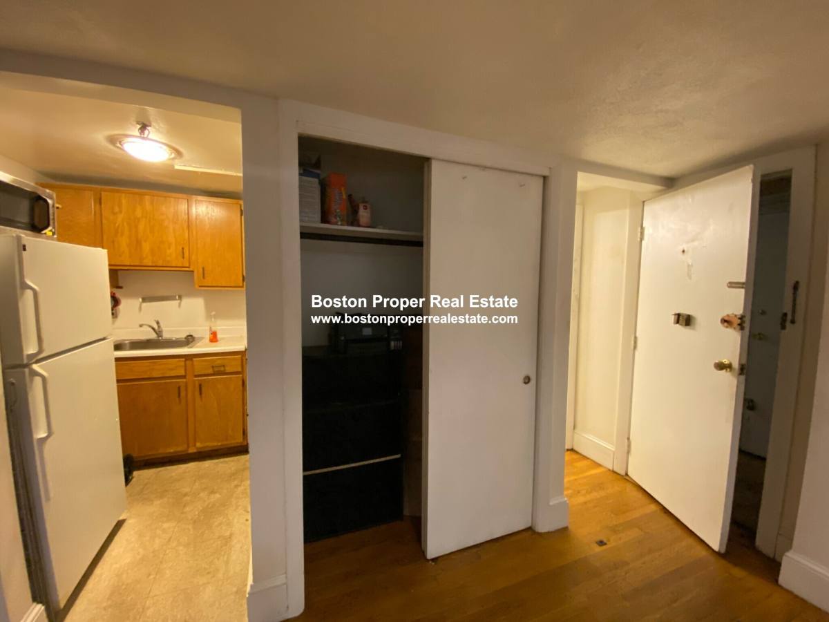 Apartment for rent at 289 Newbury #1, Boston, MA 02115