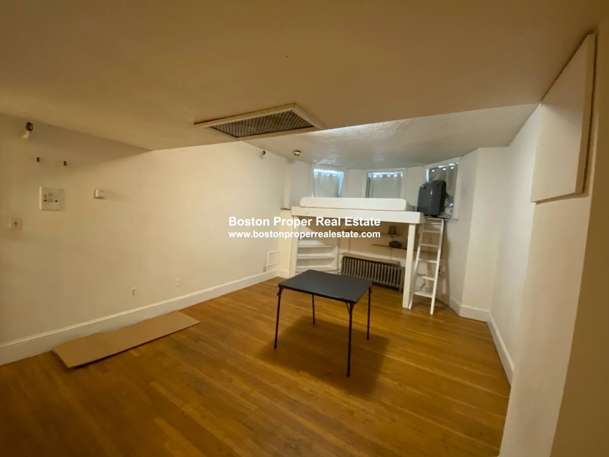 Apartment for rent at 289 Newbury #1, Boston, MA 02115