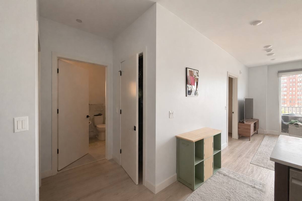 Apartment for rent at 948 W Sunnyside #404, Chicago, IL 60640
