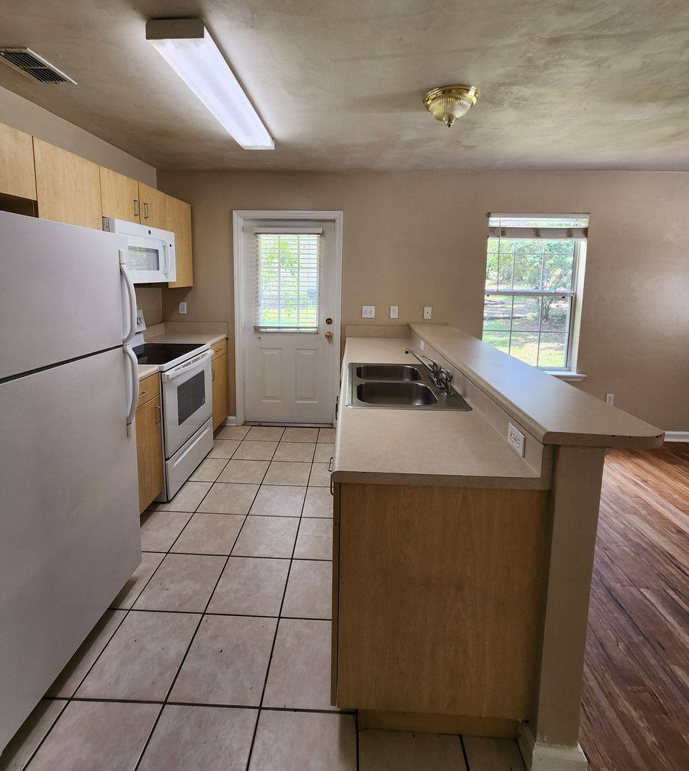 Townhouse for rent at 225 Rivoli Rd, Tallahassee, FL 32304