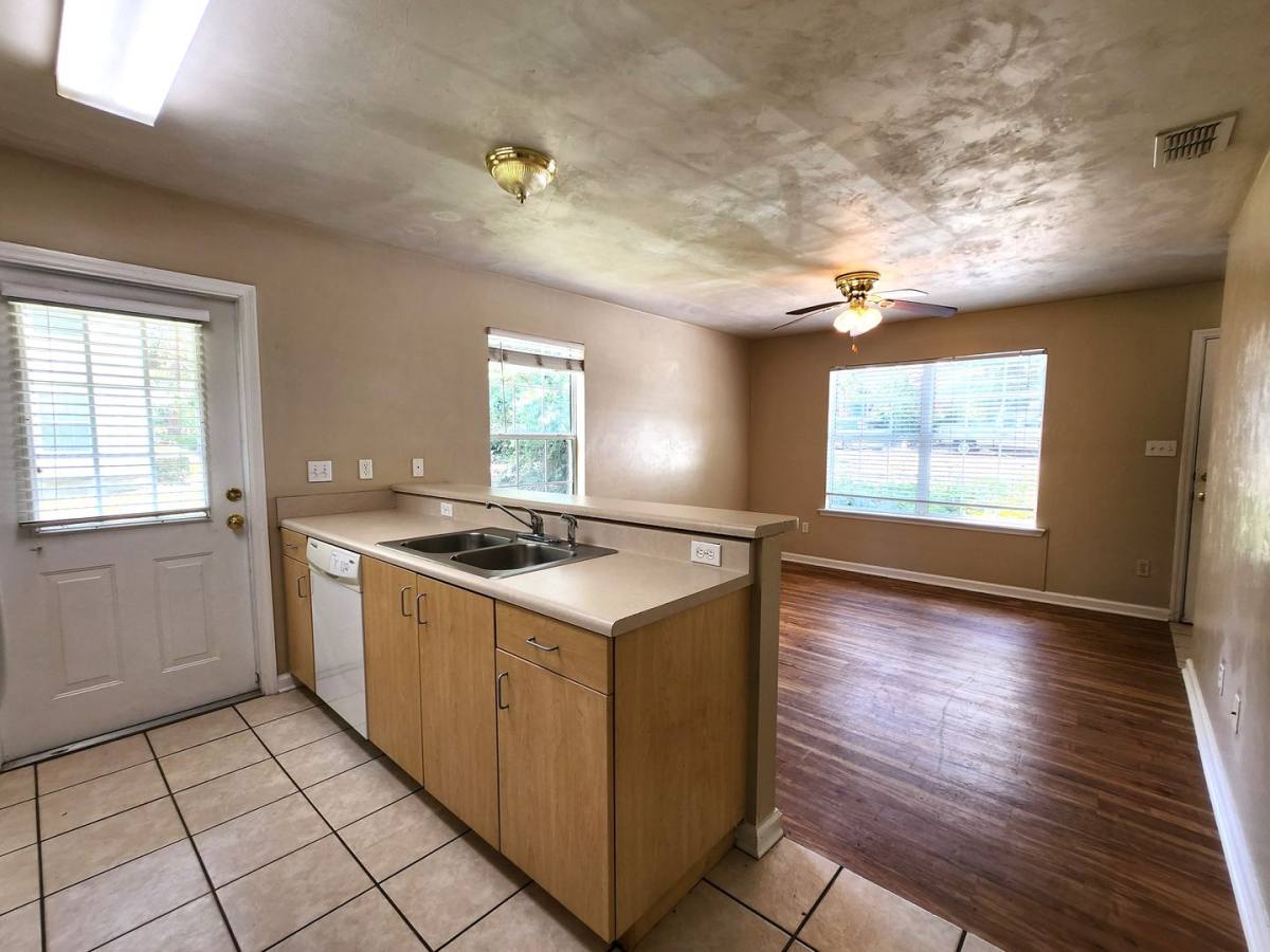 Townhouse for rent at 225 Rivoli Rd, Tallahassee, FL 32304