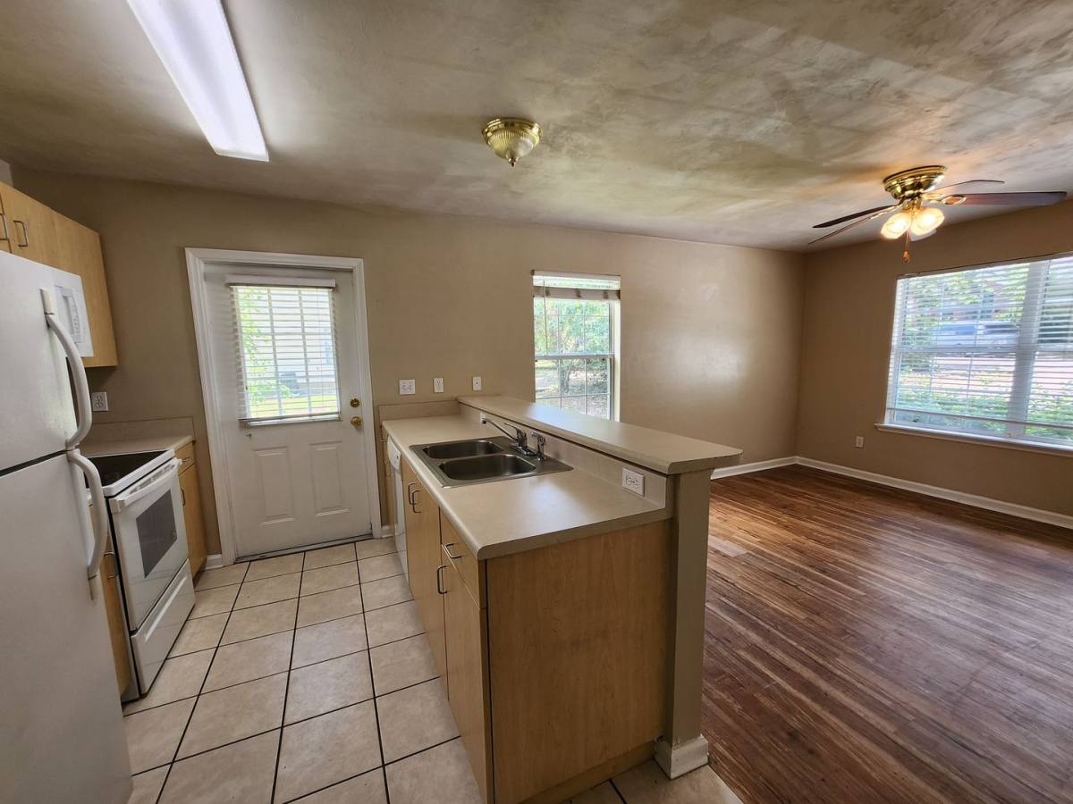 Townhouse for rent at 225 Rivoli Rd, Tallahassee, FL 32304