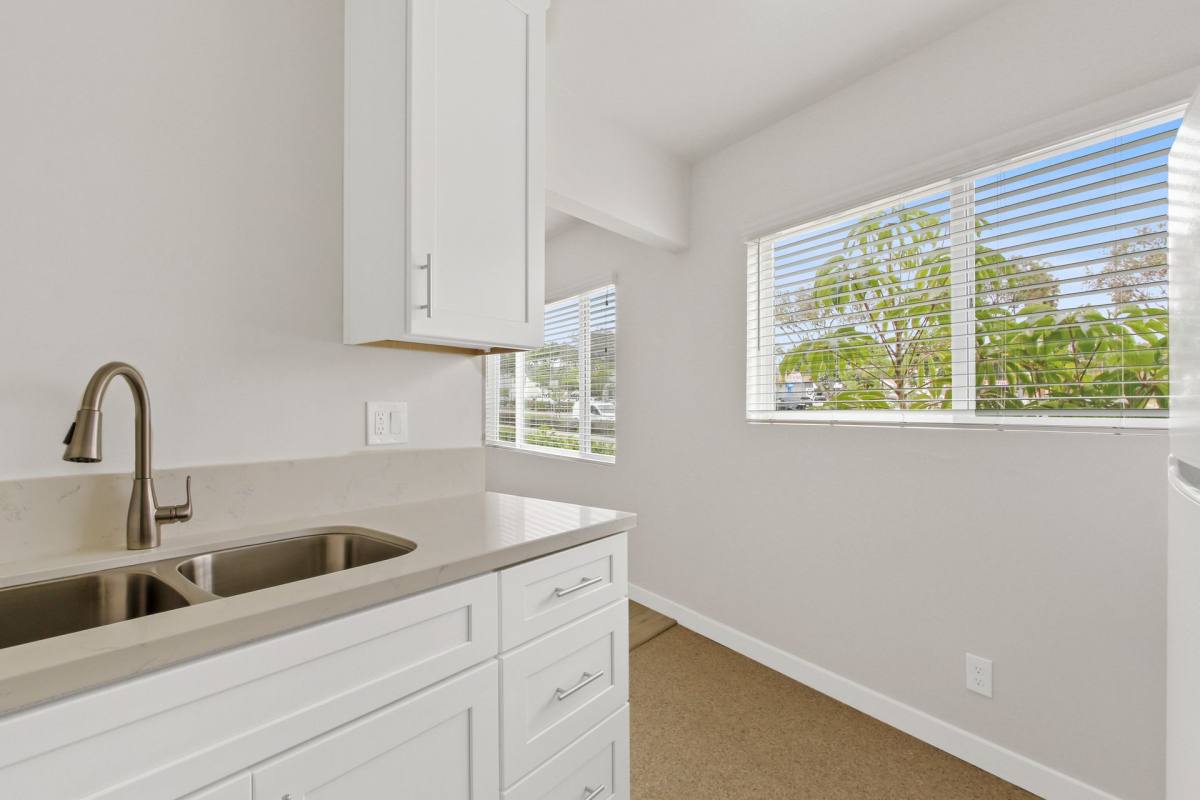 Apartment for rent at 10900 Santa Monica Blvd, Los Angeles, CA 90025