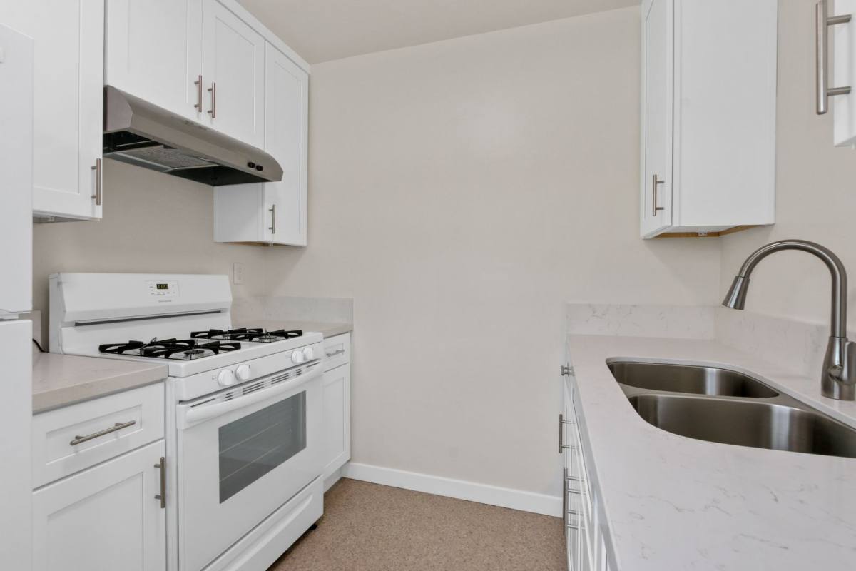 Apartment for rent at 10900 Santa Monica Blvd, Los Angeles, CA 90025