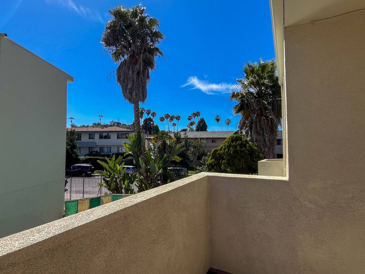 Apartment for rent at 4000 Nicolet Ave, Los Angeles, CA 90008