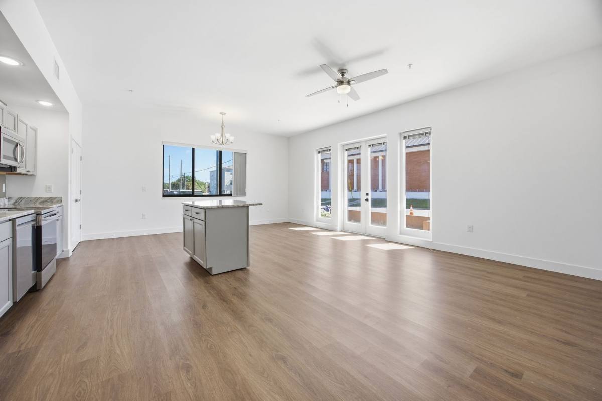Apartment for rent at 100 N Dewey St, Eustis, FL 32726