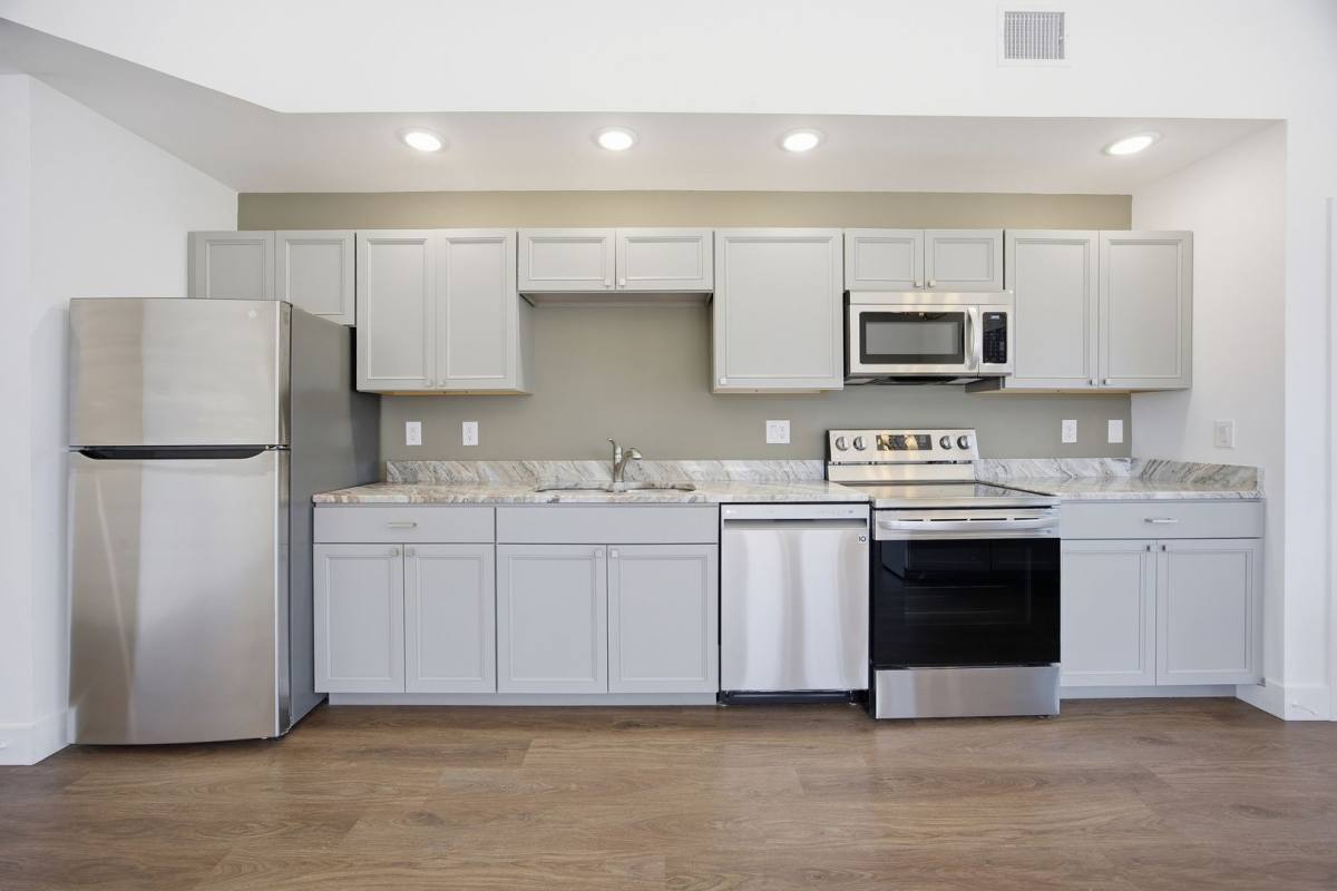 Apartment for rent at 100 N Dewey St, Eustis, FL 32726