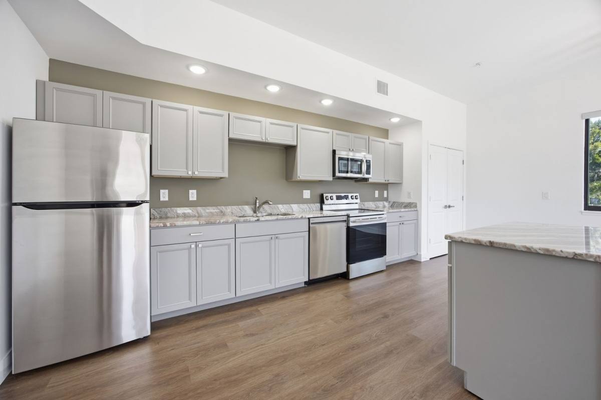 Apartment for rent at 100 N Dewey St, Eustis, FL 32726