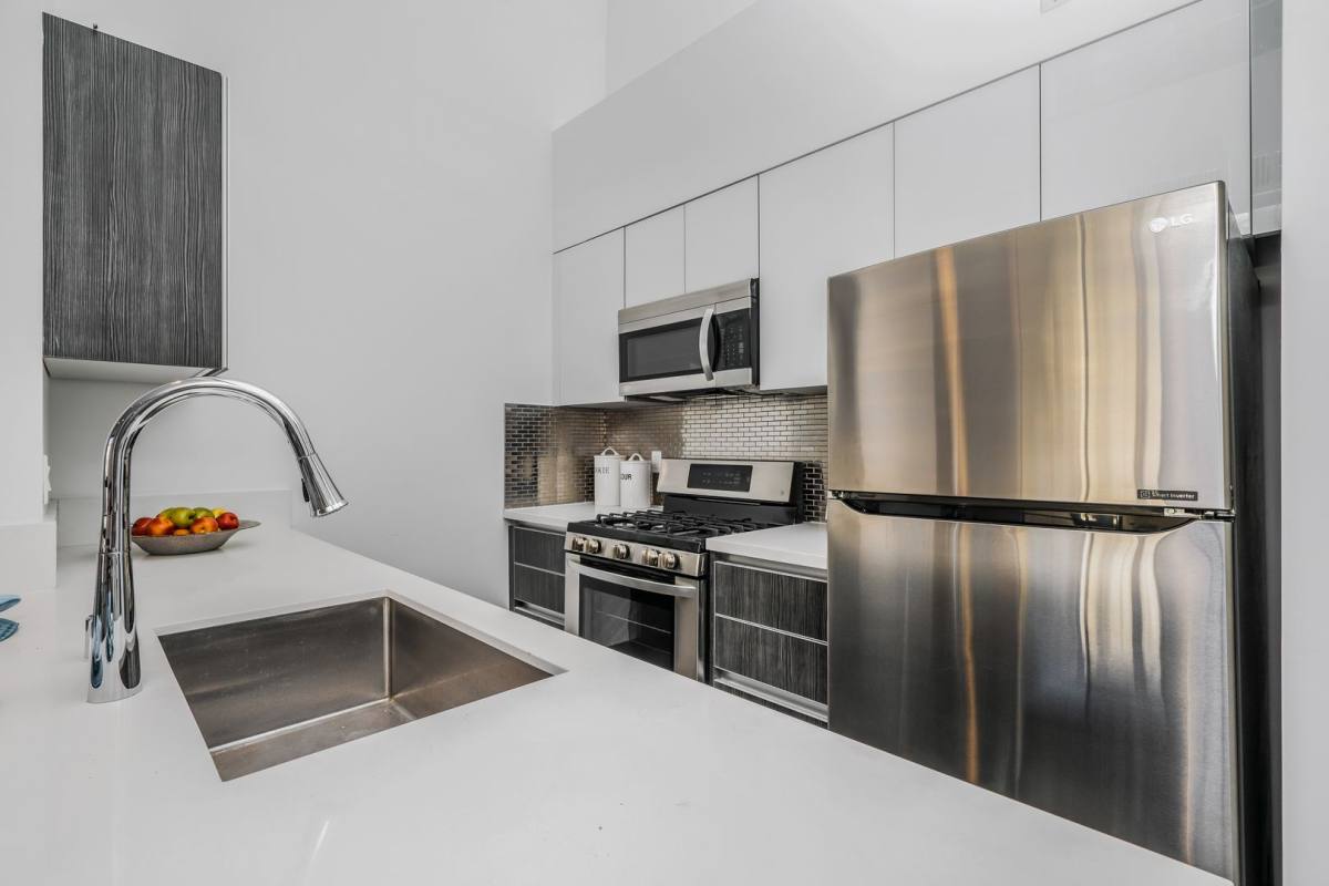 Townhouse for rent at 5066 Romaine St, Los Angeles, CA 90029