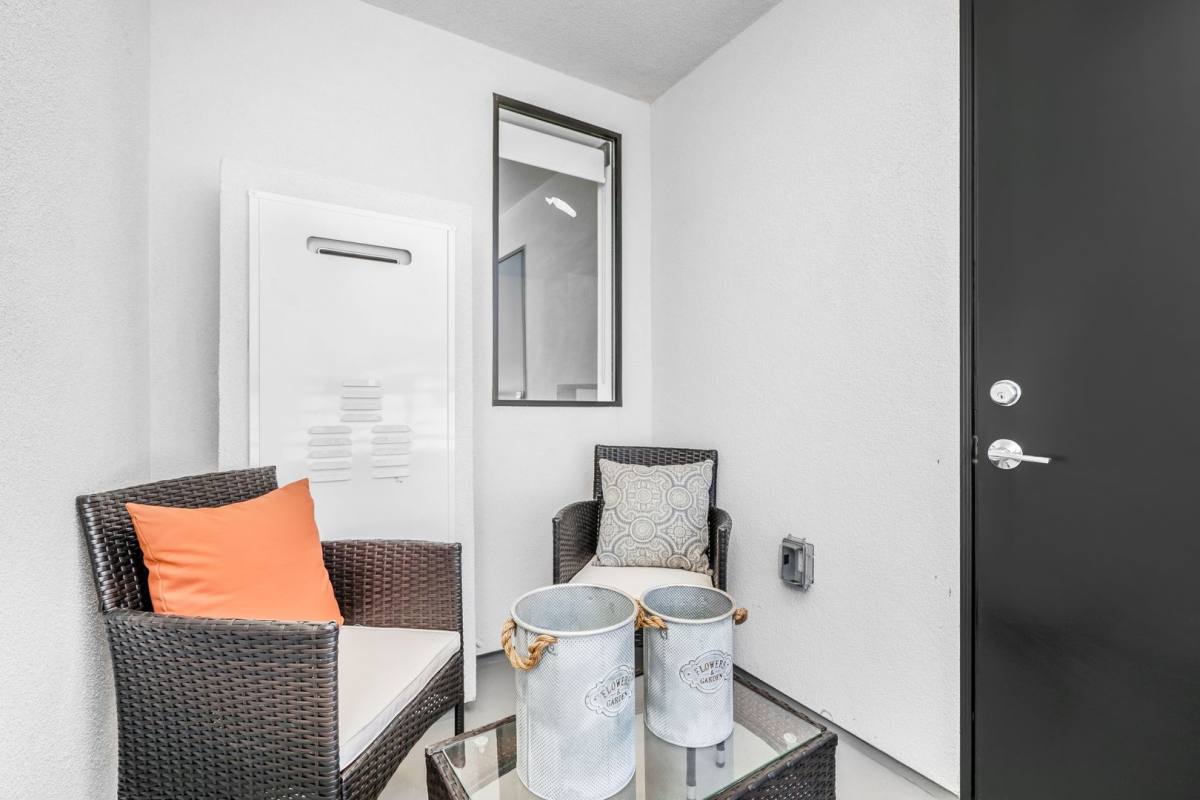 Townhouse for rent at 5066 Romaine St, Los Angeles, CA 90029