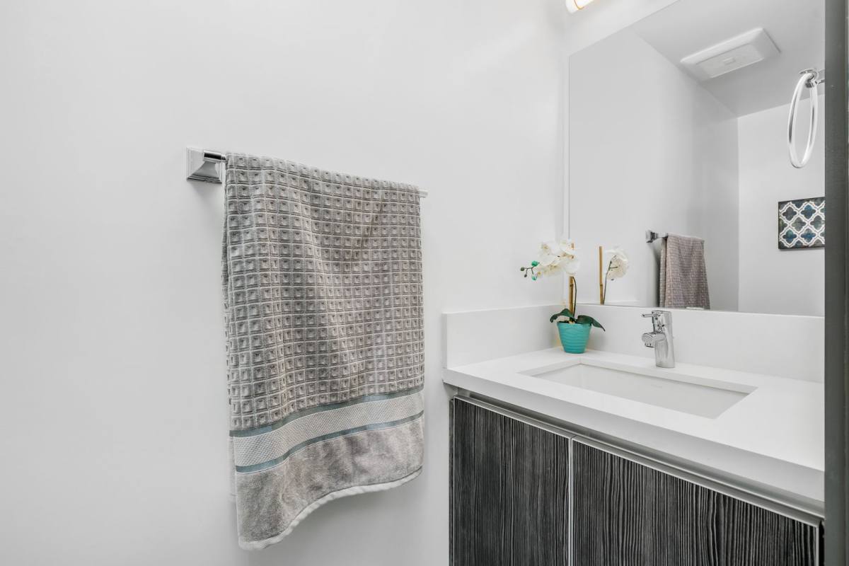 Townhouse for rent at 5066 Romaine St, Los Angeles, CA 90029