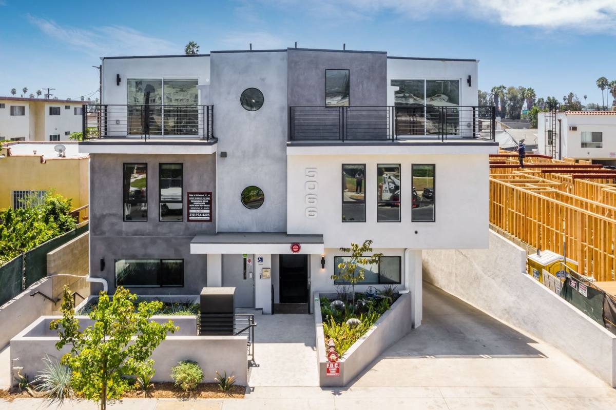 Townhouse for rent at 5066 Romaine St, Los Angeles, CA 90029