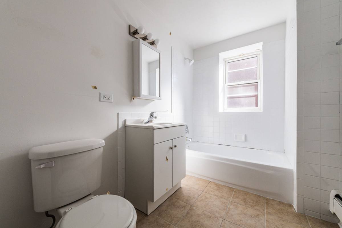 Apartment for rent at 4814-4820 W Monroe St, Chicago, IL 60644