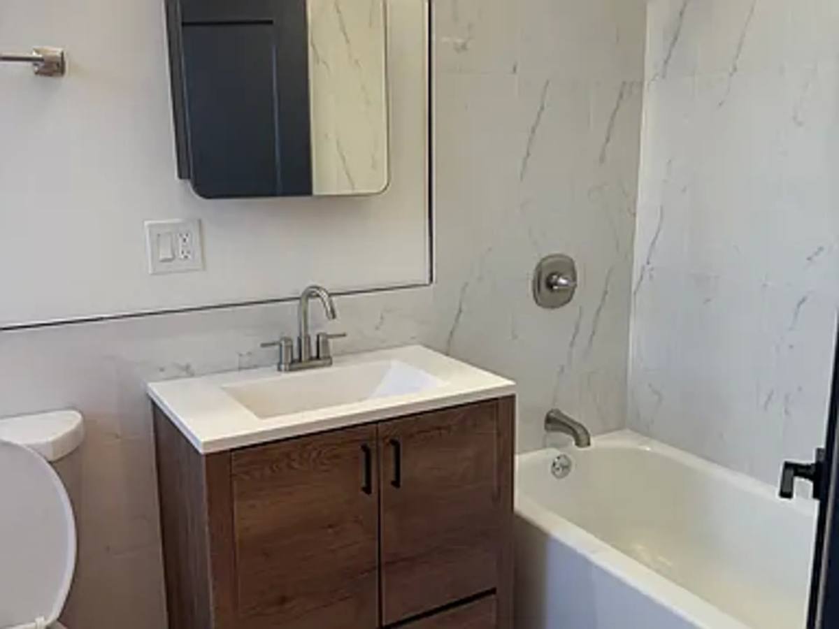 Apartment for rent at 4940 E End Ave, Chicago, IL 60615