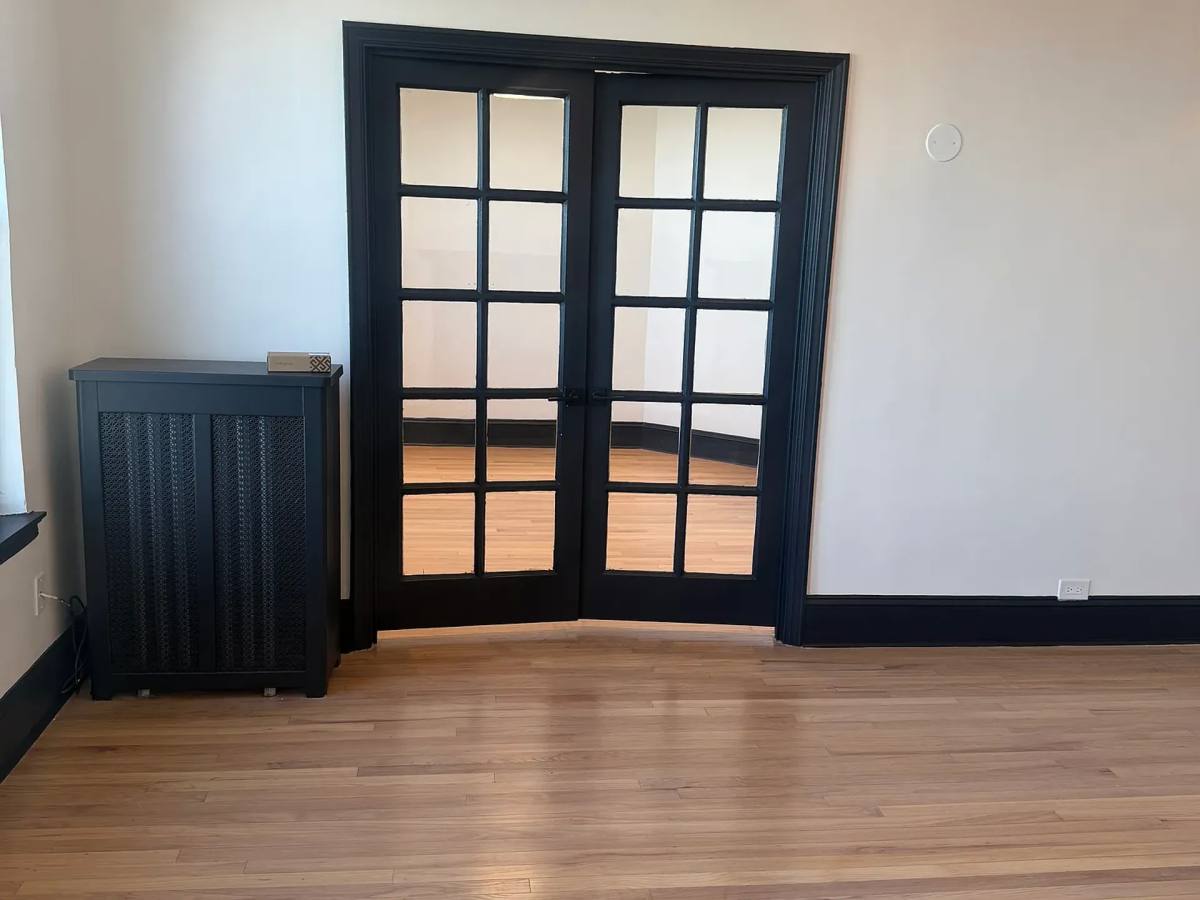 Apartment for rent at 4940 E End Ave, Chicago, IL 60615
