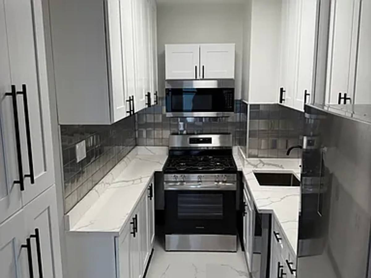Apartment for rent at 4940 E End Ave, Chicago, IL 60615