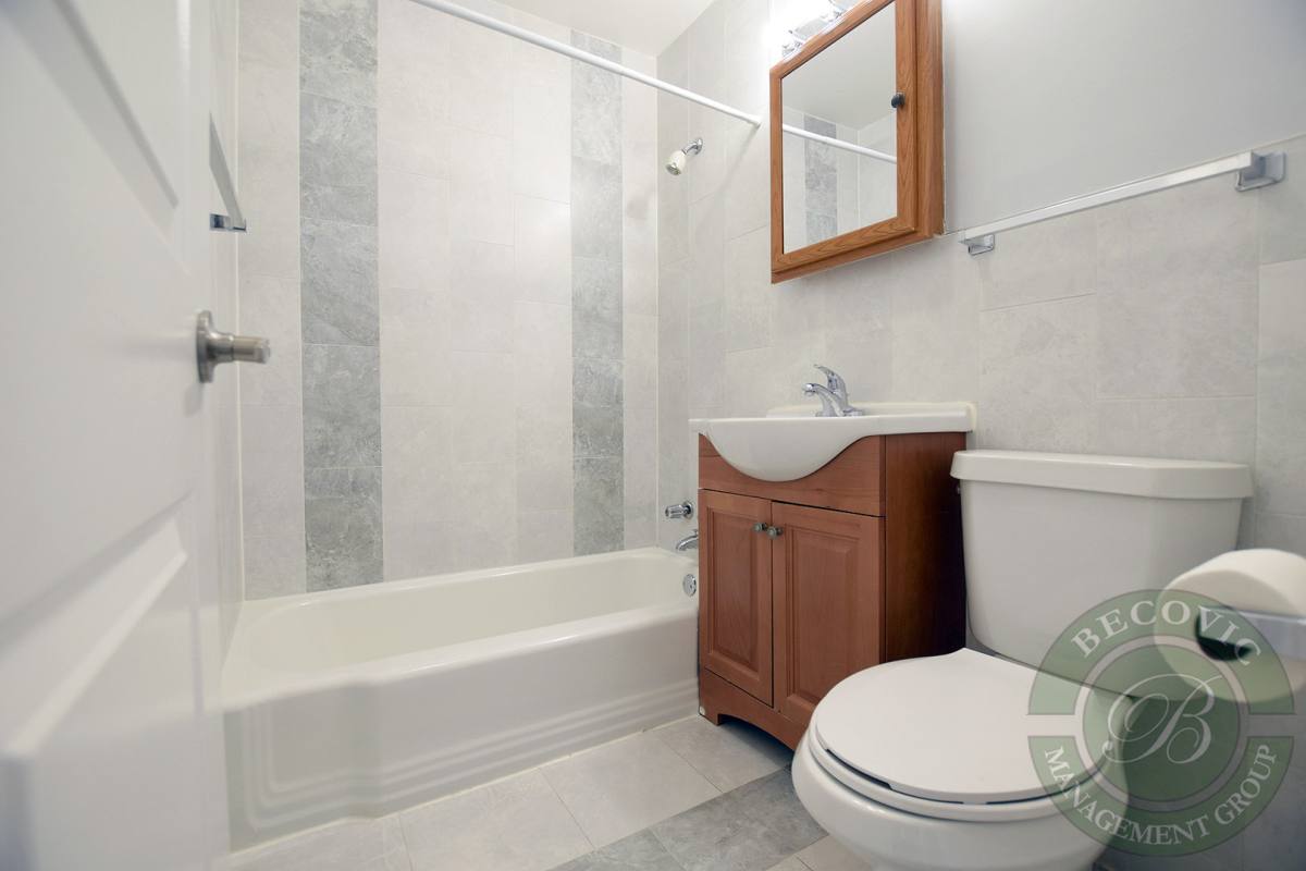 Apartment for rent at 6029 N Winthrop Ave, Chicago, IL 60660