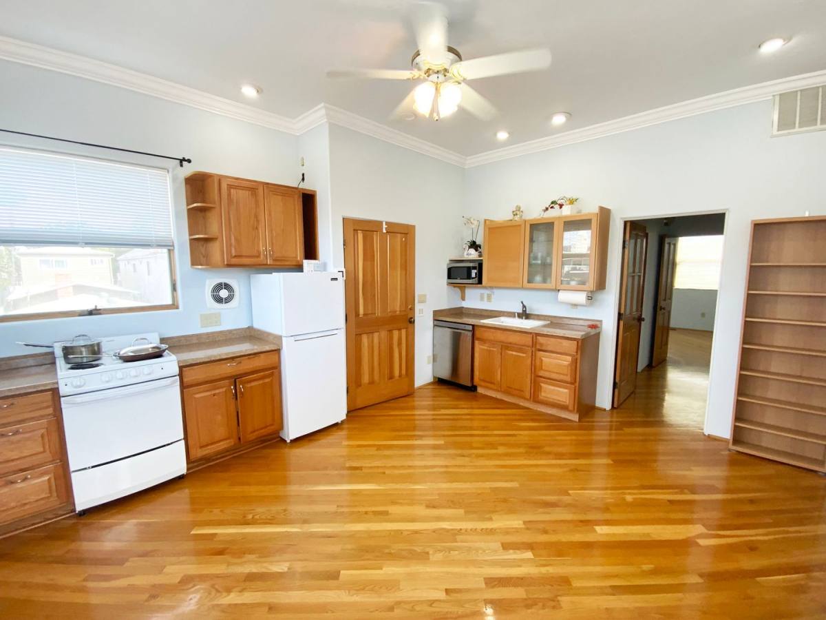 Apartment for rent at 135 J Ave, Coronado, CA 92118