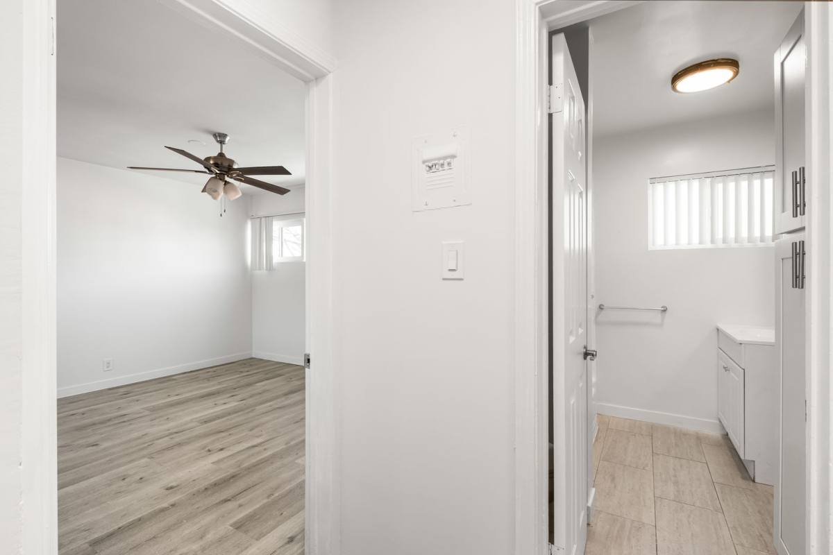 Apartment for rent at 970 Menlo Ave, Los Angeles, CA 90006