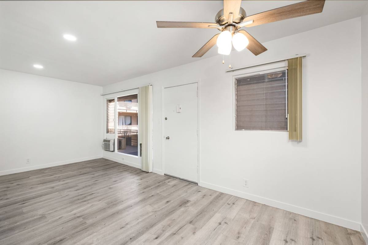 Apartment for rent at 970 Menlo Ave, Los Angeles, CA 90006