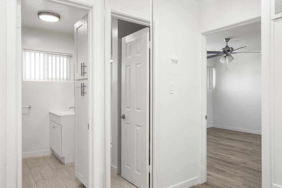 Apartment for rent at 970 Menlo Ave, Los Angeles, CA 90006