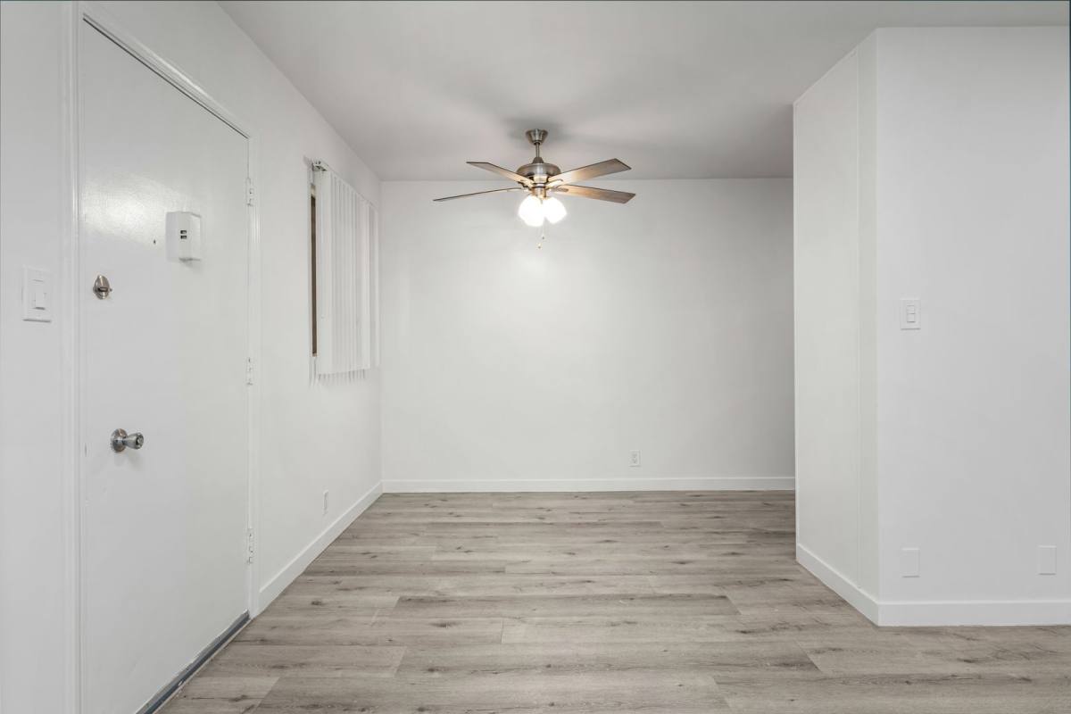 Apartment for rent at 970 Menlo Ave, Los Angeles, CA 90006