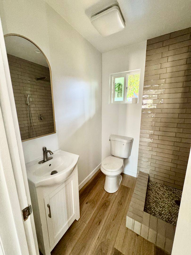 Townhouse for rent at 151 W 52nd St, Los Angeles, CA 90037