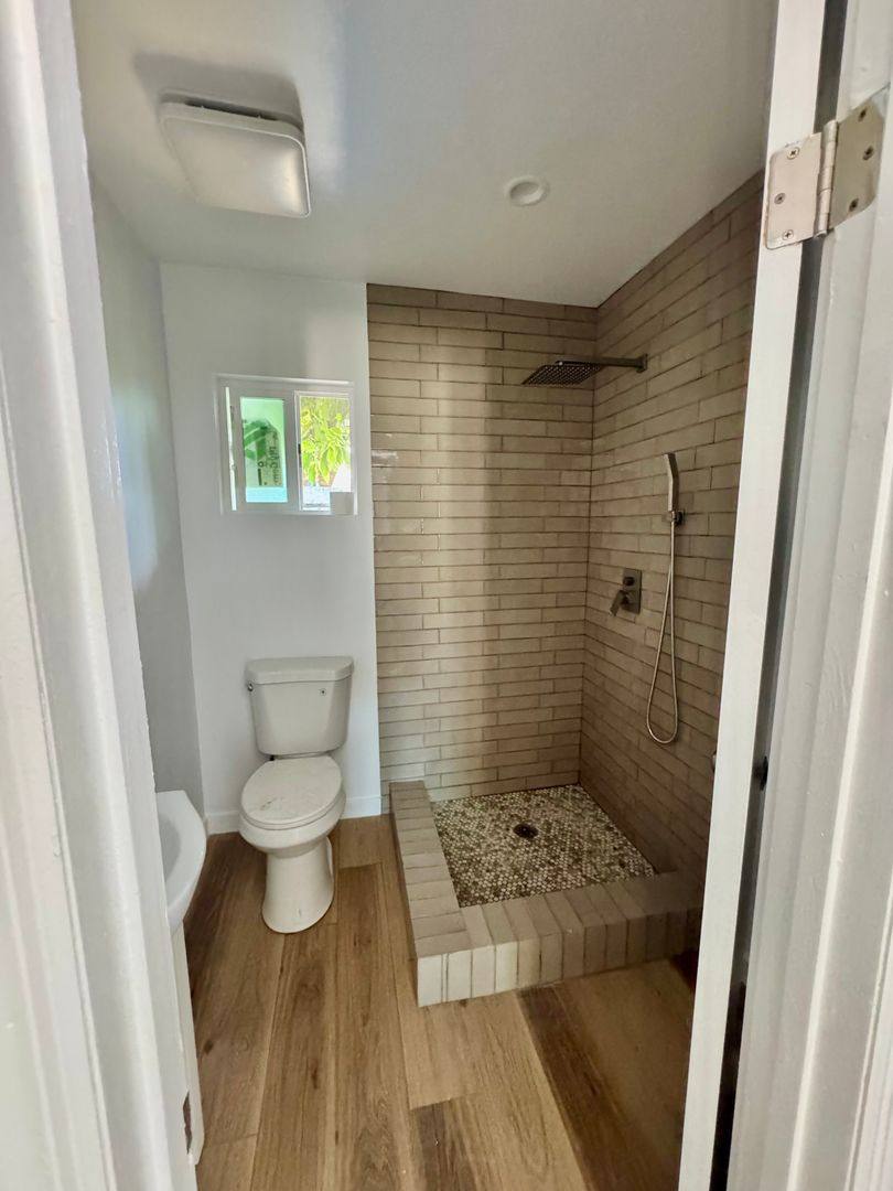 Townhouse for rent at 151 W 52nd St, Los Angeles, CA 90037