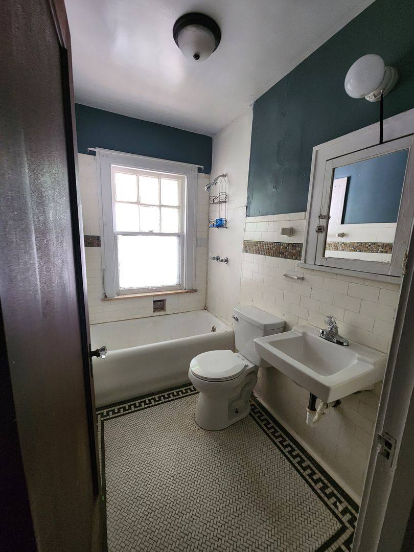 Apartment for rent at 711 Morton St, Peoria, IL 61603