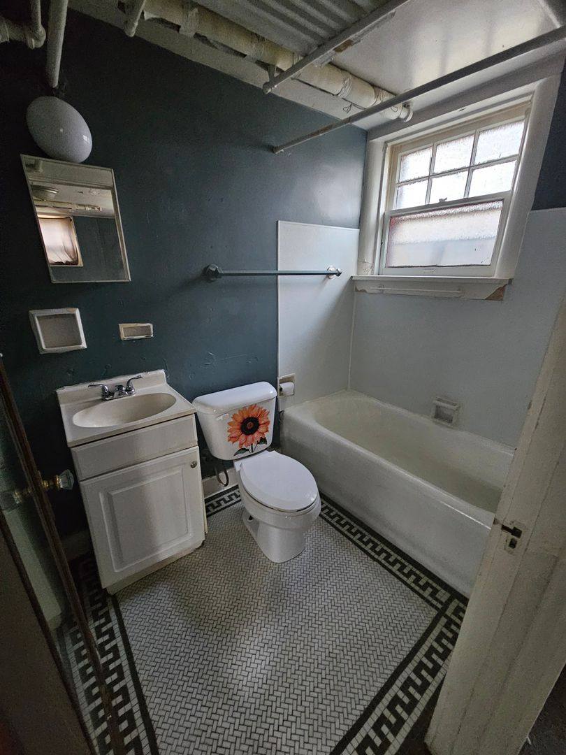 Apartment for rent at 711 Morton St, Peoria, IL 61603